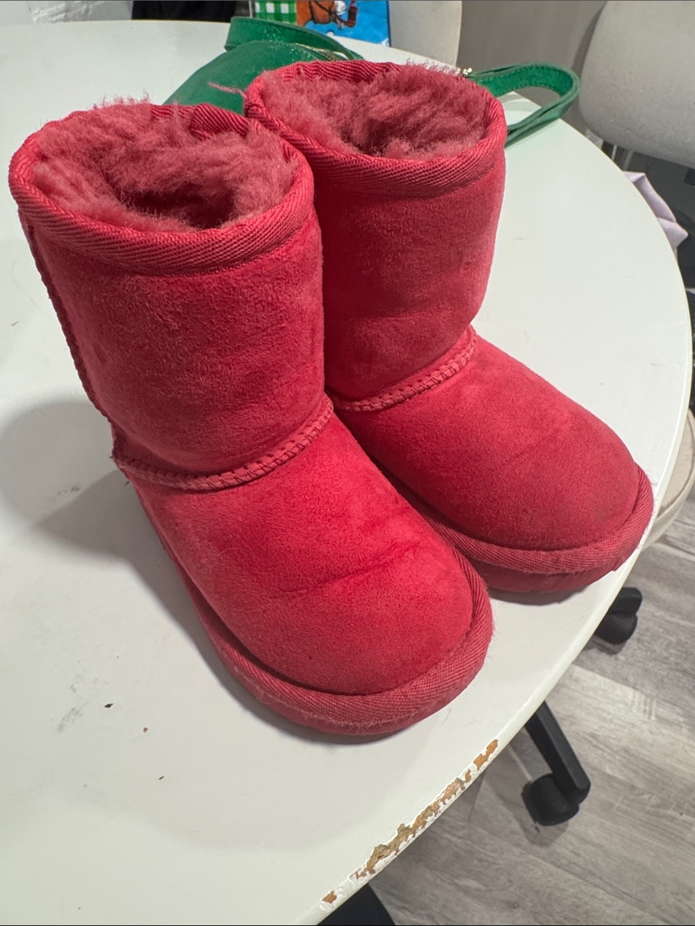 Pink kids Uggs size 7